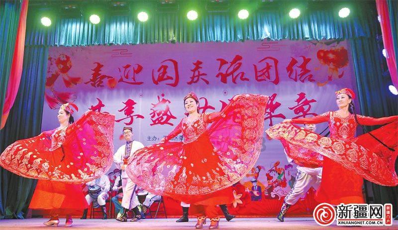 重庆:乘务人员集中礼仪培训备战春运