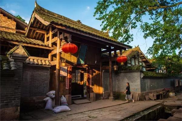 逃出诡异庄园